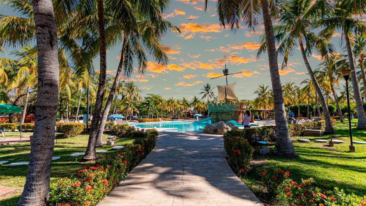Las Veraneras Villas & Resort Акахутла Экстерьер фото