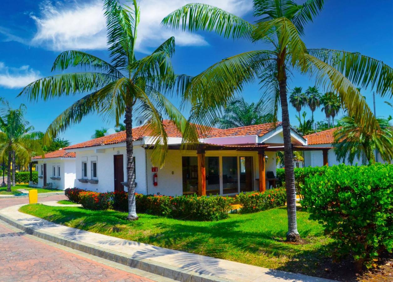 Las Veraneras Villas & Resort Акахутла Экстерьер фото